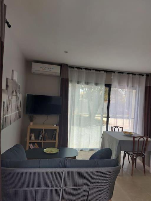 Willa Location Independante Au Coeur Des Alpilles Pour 2 Personnes Avec Jacuzzi Aureille Zewnętrze zdjęcie