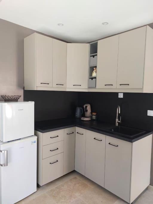Willa Location Independante Au Coeur Des Alpilles Pour 2 Personnes Avec Jacuzzi Aureille Zewnętrze zdjęcie