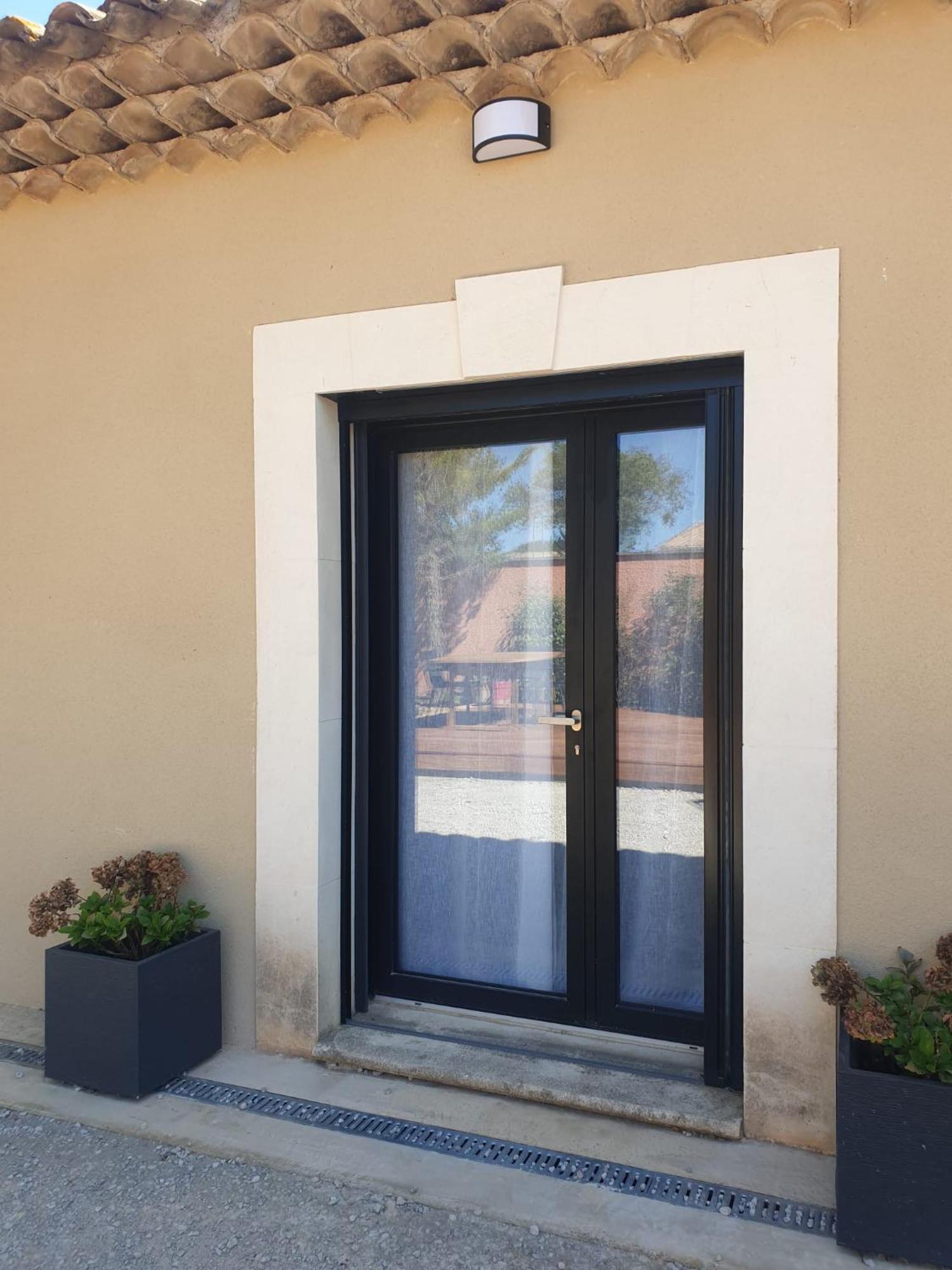 Willa Location Independante Au Coeur Des Alpilles Pour 2 Personnes Avec Jacuzzi Aureille Zewnętrze zdjęcie